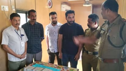 19 ലക്ഷം രൂപയുടെ കുഴല്പ്പണവുമായി രണ്ട് പേര് അറസ്റ്റില്