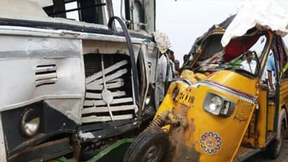 కృష్ణా జిల్లాలో ఘోరరోడ్డు ప్రమాదం... ఐదుగురు కూలీల మృతి, ఏడుగురి పరిస్థితి విషమం