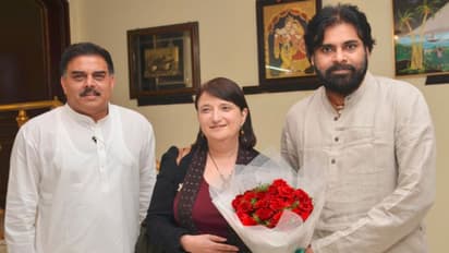 పవన్ కళ్యాణ్ తో అమెరికన్ కాన్సులేట్ భేటీ