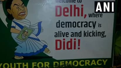 ಪ್ರಜಾಪ್ರಭುತ್ವ ಬದುಕಿದೆ ಎಂದು ದೀದಿ ಕಾಲೆಳೆದ ಪೋಸ್ಟರ್