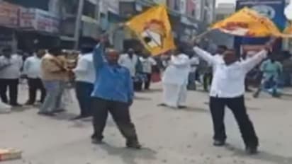 వైసీపీలోకి ఆమంచి: సంబరాలు చేసుకొన్న టీడీపీ కార్యకర్తలు