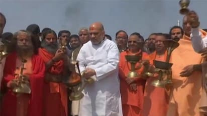 अमित शाह ने त्रिवेणी में लगाई डूबकी, संतों को मनाकर तय करेंगे पीएम मोदी का कार्यक्रम