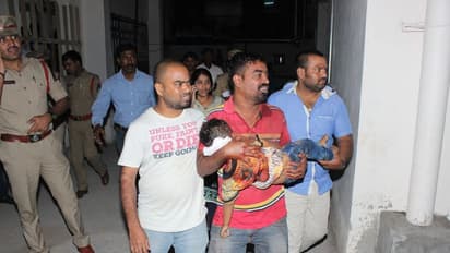 హైదరాబాదులో ఘోర రోడ్డు ప్రమాదం: నాలుగేళ్ల చిన్నారి దుర్మరణం