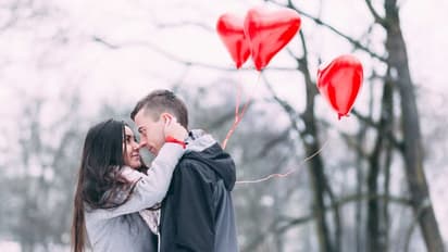 लव का केमिकल लोचा: जानिए क्यों होता है प्यार