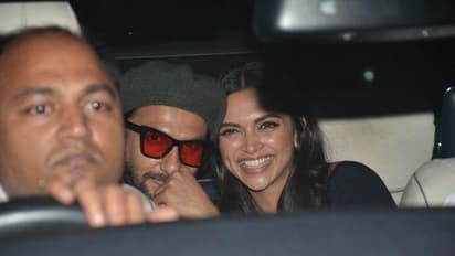 एक साथ ‘gully boy’ की स्क्रीनिंग करने पहुंचे कपल, देखें तस्वीरें