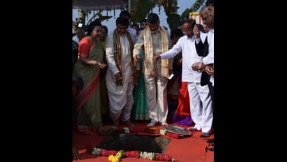 బసవతారకం క్యాన్సర్ హాస్పిటల్ శంకుస్థాపనలో బాలయ్య, చంద్రబాబు దంపతులు (ఫోటోలు)