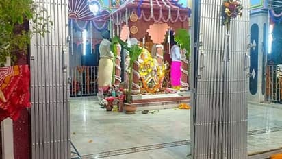 लाउडस्पीकर उतरवाने के बहाने ममता बनर्जी की पुलिस ने मंदिर में घुसकर मचाई तोड़ फोड़