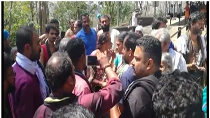 Two women attempt entering Sabarimala; Ayyappa devotees stop them