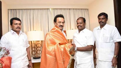 சொன்னதை செய்துகாட்டும் செந்தில் பாலாஜி!! திமுகவில் இணைந்த தினகரன் கட்சியின் ஈரோடு மாவட்ட முக்கிய புள்ளிகள்...