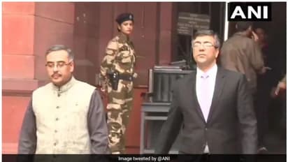 പുൽവാമ ഭീകരാക്രമണം: പാകിസ്ഥാനെതിരെ കടുത്ത നടപടിക്ക് ഇന്ത്യ; പാക് ഹൈക്കമ്മീഷണറെ വിളിച്ചു വരുത്തി