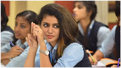 மினி விமர்சனம் ‘ஒரு அடார் லவ்’...’இப்பிடி ஒரு பலான பள்ளிக்கூடம் எங்க இருக்கு ராஜா?’...