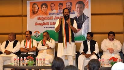 భారత సైనికుల మృతికి టిపిసిసి సంతాపం...రెండు నిమిషాల మౌనం(ఫోటోలు)