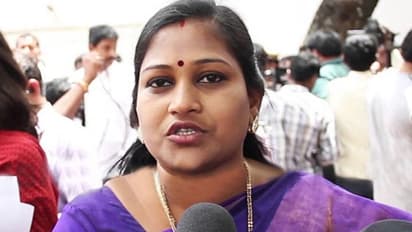 సైకో నిర్ణయాలతో ప్రజాధనం వృధా... ఎవడబ్బ సొమ్మని...: జగన్ పై టిడిపి అనిత ఫైర్