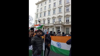 லண்டனில் பாகிஸ்தான் தூதரகம் முற்றுகை !! இந்தியர்கள் ஆவேசம் !!