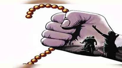 మహిళలే కాదు.. పురుషులను వదలని చైన్ స్నాచర్స్