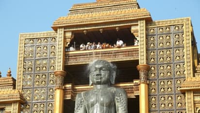 ಧರ್ಮಸ್ಥಳ ಮಹಾಮಸ್ತಕಾಭಿಷೇಕ: ಚಿತ್ರಗಳಲ್ಲಿ ವೈರಾಗ್ಯ ಮೂರ್ತಿಯ ಮಹಾ ಮಜ್ಜನ