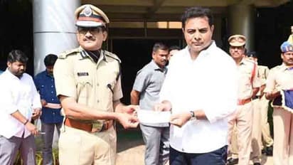 జవాన్ల కుటుంబాలకు రూ.25 లక్షల విరాళం అందజేసిన కేటీఆర్