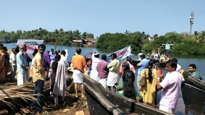 കണ്ടങ്കാളി പെട്രോളിയം സംഭരണപദ്ധതിക്കെതിരെ പെരുമ്പപ്പുഴയിൽ ജലസത്യഗ്രഹം