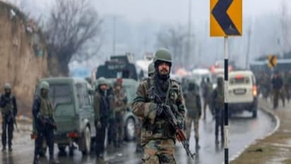 केंद्र सरकार द्वारा CRPF के जवानों को हवाई जहाज की सुविधा ना देने की ख़बर का सच आया सामने