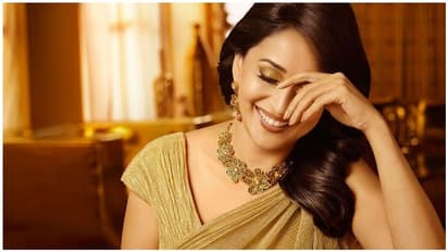 புல்வாமா தீவிரவாத தாக்குதல்... நடிகர்- நடிகைகளுக்கு நேர்ந்த பரிதாபம்..!