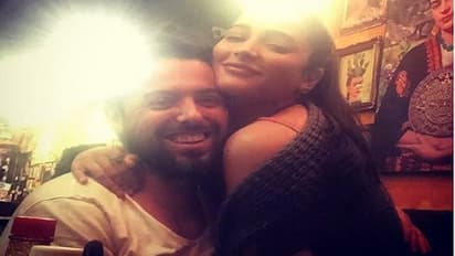 ಗೆಳೆಯನೊಂದಿಗೆ ಶ್ರುತಿ ಹಾಸನ್, ಕತೆ ಹೇಳುವ ಪೋಟೋ ಕ್ಯಾಪ್ಶನ್