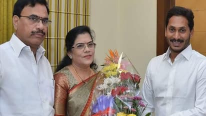 జగన్ను కలిసిన కిల్లి కృపారాణి.. వైసీపీలో ముసలం