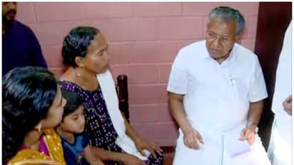 പുൽവാമ ഭീകരാക്രമണം; വസന്തകുമാറിന്റെ വീട് മുഖ്യമന്ത്രി സന്ദർശിച്ചു