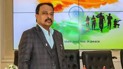 വീരമൃത്യുവരിച്ച ജവാന്മാരുടെ കുടുംബങ്ങള്ക്ക് 96 ലക്ഷം രൂപ നല്കി പ്രവാസി വ്യവസായി സഹോദരന്മാര്