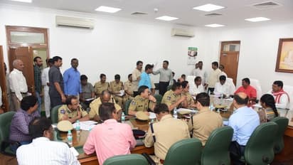 తెలంగా అసెంబ్లీ సమావేశాల ఏర్పాట్లపై స్పీకర్ సమీక్ష(ఫోటోలు)