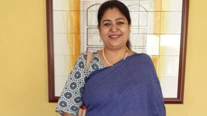 ഈ കളക്ടര്ക്ക് 15 വര്ഷത്തിനിടെ 13 സ്ഥലം മാറ്റങ്ങള്; കാരണം, പ്രവര്ത്തിച്ചത് സാധാരണ ജനങ്ങള്ക്ക് വേണ്ടി