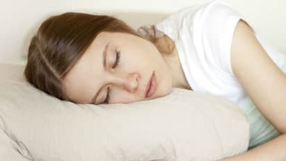 തലയണ ഇടയ്ക്കിടെ മാറ്റാറുണ്ടോ? ശ്രദ്ധിക്കേണ്ടത്...