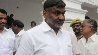 அமைச்சர் மீது ரூ.300 கோடி புகார் கூறிய தொழிலதிபர்கள் வீட்டில் அதிரடி... வருமானவரித்துறை சோதனை..!