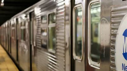 ട്രെയിനില് വസ്ത്രം കുരുങ്ങിവീണ് ദാരുണമരണം; എവിടെയാണ് ശ്രദ്ധ പതറുന്നത്?