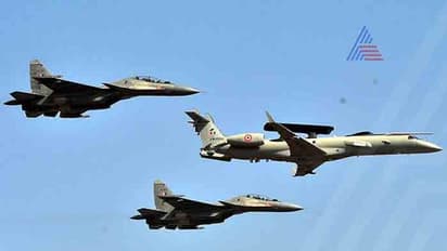 ಏರೋ ಇಂಡಿಯಾ: 2 ನೇ ದಿನವೂ ಯುದ್ಧ ವಿಮಾನಗಳ ರೋಚಕ ಪ್ರದರ್ಶನ