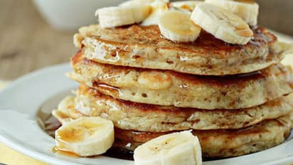 രുചികരമായ ബനാന പാൻകേക്ക് തയ്യാറാക്കാം