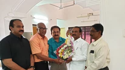 మంత్రి ఈటల రాజేందర్కు అభినందనల వెల్లువ (ఫోటోలు)