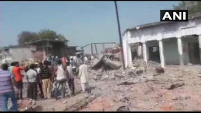 యూపీలోని ఫ్యాక్టరీలో పేలుడు: 10 మంది మృతి