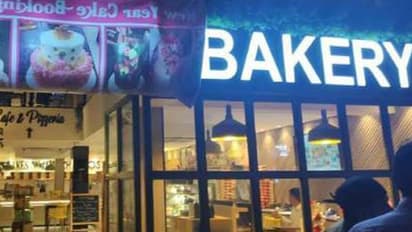 ಬೆಂಗಳೂರಿನ ಕರಾಚಿ ಬೇಕರಿ ವಿರುದ್ಧ ಪ್ರತಿಭಟನೆ