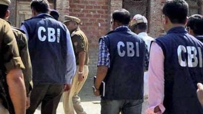సీబీఐపై దాడి... అధికారులను చితకబాదిన నిందితుడి బంధువులు