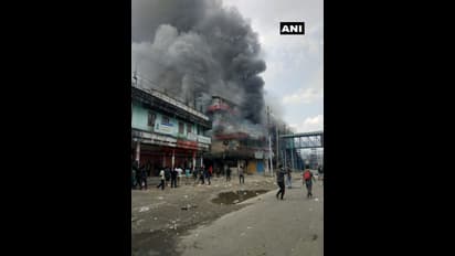 అట్టుడుకుతున్న అరుణాచల్: డిప్యూటీ సిఎం ఇంటికి నిప్పు