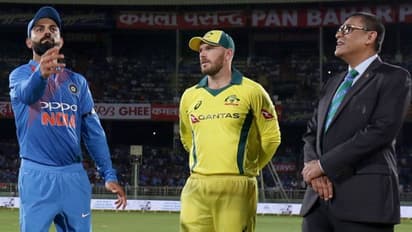 വിശാഖപട്ടണം ടി20: ഓസീസിന് ടോസ്, ഇന്ത്യന് യുവതാരം അരങ്ങേറ്റത്തിന്; രാഹുല് ഓപ്പണ് ചെയ്യും