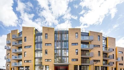 కరోనా పాజిటివ్ : భార్యభర్తల్ని ఇంట్లో పెట్టి తాళం వేసి.. ప్రశ్నిస్తే పాతేస్తామంటూ బెదిరింపులు..