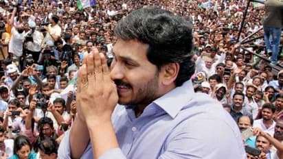 ఒత్తిడి: జగన్ వదిలిన బాణం వైఎస్ షర్మిల లోక్‌సభ బరిలోకి...