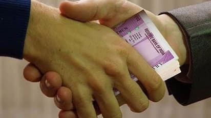 ಲಂಚ ಪಡೆಯುತ್ತಿದ್ದಾಗಲೇ ಎಸಿಬಿ ಬಲೆಗೆ ಬಿದ್ದ ಕೃಷಿ ಅಧಿಕಾರಿ