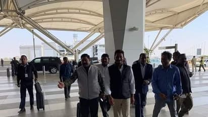 లండన్ నుంచి హైదరాబాద్ వచ్చిన వైఎస్ జగన్ (ఫొటోలు)