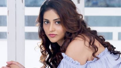 డిజాస్టర్ కాంబోలో టాక్సీ వాలా బ్యూటీ?