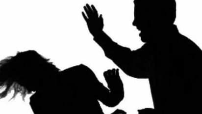 స్థలం కోసం: మహిళను వివస్త్రను చేసి చెట్టుకు కట్టి, చిత్రహింసలు