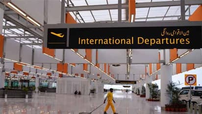 పాక్లో విమానాశ్రయాల మూసివేత...సైన్యం గుప్పిట్లోకి