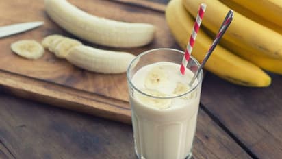 இரவில் '1' கிளாஸ் பால், ஒரு வாழைப்பழம்.. ஏன் கண்டிப்பாக ஆண்கள் சாப்பிடனும்?