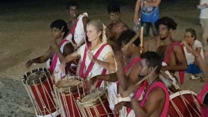 രണ്ട് വര്ഷം മുമ്പ് ചെണ്ടയില് മനസുടക്കി; ഇന്ന് ദേവിക്ക് മേളമൊരുക്കി വിദേശ വനിതയുടെ അരങ്ങേറ്റം